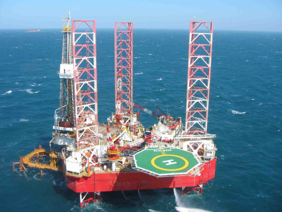 Apexindo’s offshore rig Rani Woro achieved a commendable 6 years of operation without Lost Time Accident (LTA) on 6 November 2006