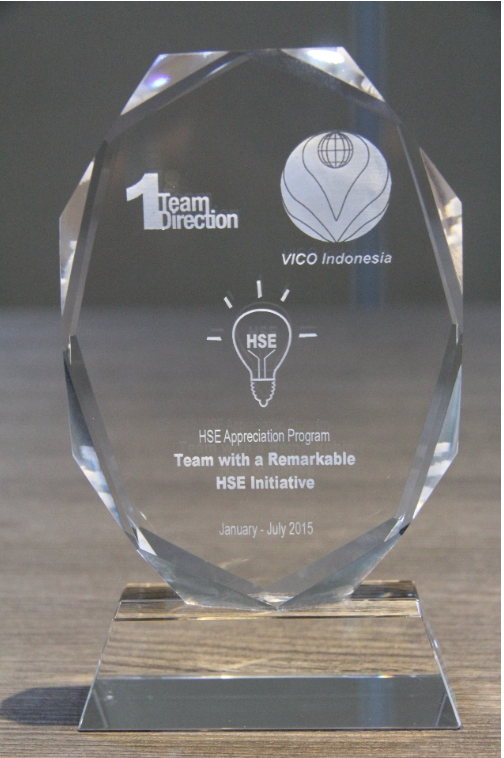 Apexindo received a Remarkable HSE Initiative Award from Vico Indonesia
