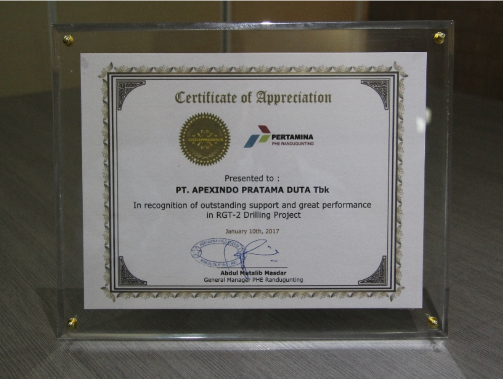 Apexindo Rig 2 received an award from Pertamina Hulu Energi Randugunting in recognition of outstanding support and great performance in RGT- 2 well